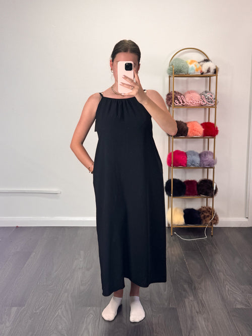 ASHLEIGH Bow Tie Back Maxi Dress With Pockets